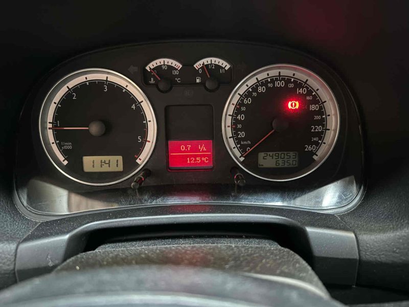 VOLKSWAGEN GOLF 4 2003. Notre centre de diagnostic Auto Dakar utilise les équipements les plus avancés pour analyser précisément l'état technique de votre véhicule. Ce diagnostic complet vous permet d'anticiper les besoins de maintenance et d'optimiser les performances de votre automobile.