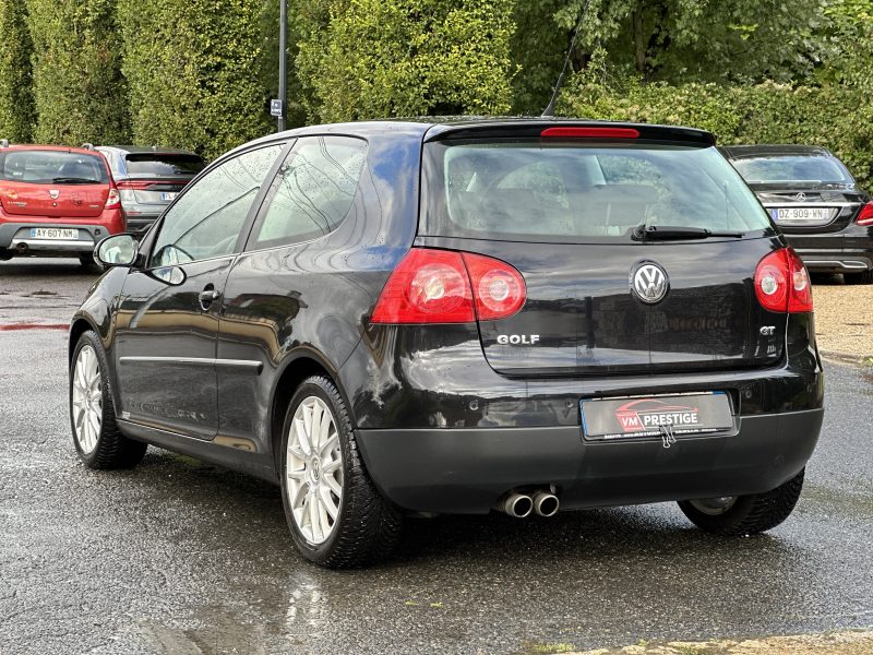 VOLKSWAGEN GOLF 5 2006. Vivez l'expérience Auto Dakar : showroom moderne et accueil personnalisé
