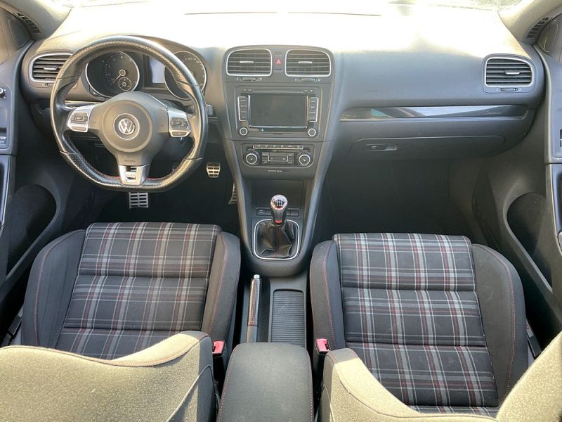 VOLKSWAGEN GOLF 6 2010. Location de véhicules chez Auto Dakar : simplicité, rapidité et professionnalisme