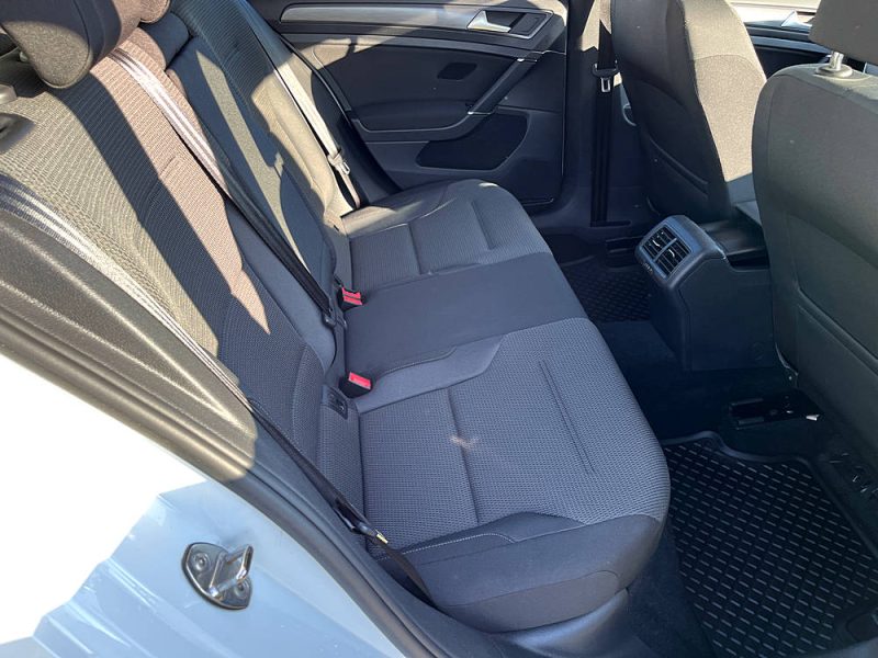 VOLKSWAGEN GOLF 7 2018. Notre département corporate d'Auto Dakar développe des solutions de gestion de flotte automobile pour les entreprises et administrations. Nous proposons des contrats de location longue durée incluant maintenance, assurance et gestion administrative complète pour optimiser vos coûts de mobilité.