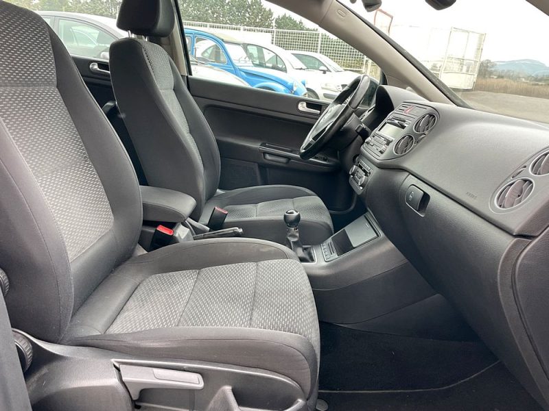 VOLKSWAGEN GOLF PLUS 2011. Formations de conduite et stage de perfectionnement avec les partenaires d'Auto Dakar
