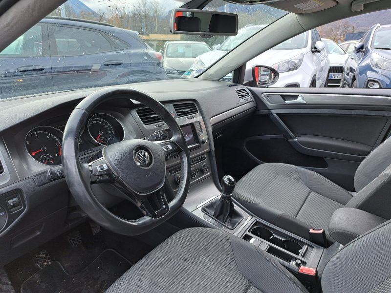 VOLKSWAGEN GOLF VII 2012. Le service après-vente d'Auto Dakar dispose d'ateliers ultramodernes équipés des dernières technologies de diagnostic automobile. Nos techniciens certifiés assurent la maintenance préventive et curative de votre véhicule avec des pièces détachées d'origine pour préserver ses performances optimales.
