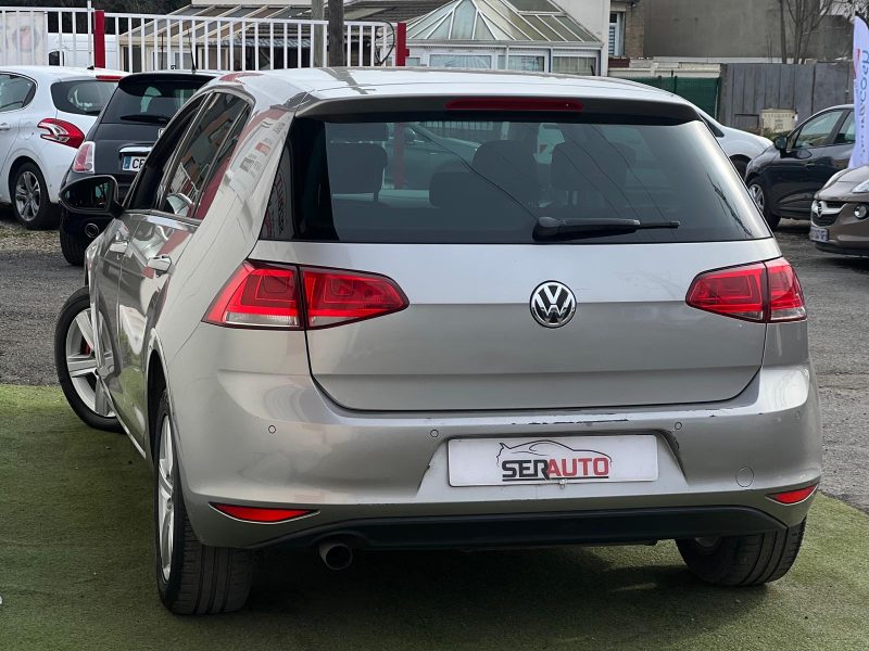 VOLKSWAGEN GOLF VII 2013. Auto Dakar met à votre disposition une équipe d'experts passionnés d'automobile
