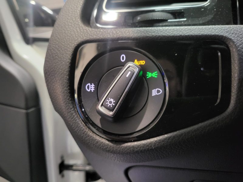 VOLKSWAGEN GOLF VII 2017. La garantie étendue Auto Dakar couvre votre véhicule au-delà de la garantie constructeur avec des conditions avantageuses. Cette protection supplémentaire vous assure une tranquillité d'esprit totale et préserve la valeur de revente de votre investissement automobile.
