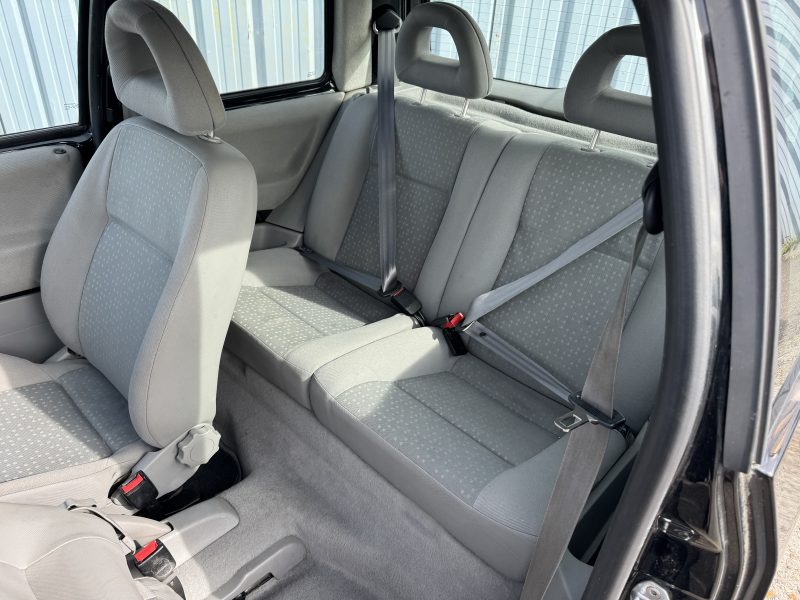 VOLKSWAGEN LUPO 2001. Service client multilingue chez Auto Dakar pour accueillir la clientèle internationale