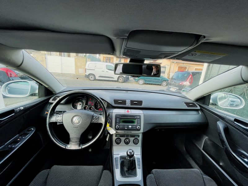 VOLKSWAGEN PASSAT 2005. Bénéficiez de l'expérience Auto Dakar pour vos achats et locations de véhicules