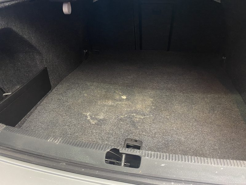VOLKSWAGEN PASSAT 2008. Auto Dakar propose des solutions de location flexibles adaptées aux besoins spécifiques de chaque client, qu'il s'agisse de courte durée pour un week-end ou de longue durée pour vos déplacements professionnels. Nos tarifs compétitifs et nos conditions avantageuses font de nous le partenaire idéal pour tous vos projets de mobilité.