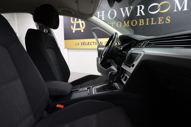 VOLKSWAGEN PASSAT 2017. Location courte ou longue durée ? Auto Dakar s'adapte à vos exigences spécifiques