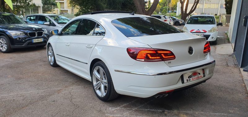 VOLKSWAGEN PASSAT CC 2015. Auto Dakar développe des solutions de financement participatif et solidaire pour démocratiser l'accès à la mobilité automobile. Ces initiatives innovantes s'adressent particulièrement aux entrepreneurs et porteurs de projets ayant des besoins spécifiques de transport.