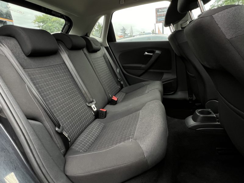 VOLKSWAGEN POLO 2015. Notre service de conciergerie automobile Auto Dakar Premium prend en charge l'entretien complet de votre véhicule avec enlèvement et livraison à domicile. Ce service exclusif comprend également le nettoyage intérieur et extérieur pour vous restituer un véhicule impeccable.