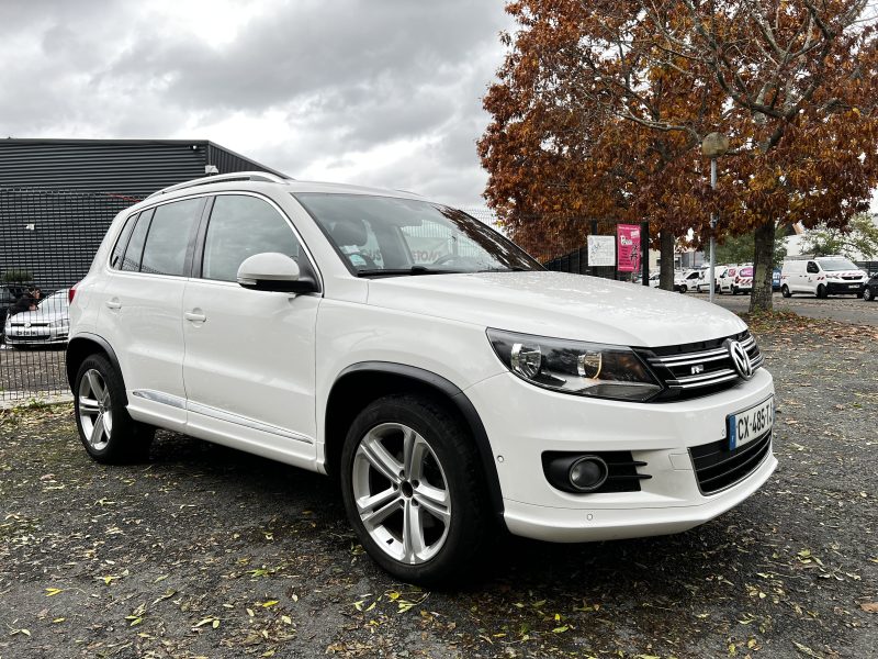 VOLKSWAGEN TIGUAN 2013. Auto Dakar développe des solutions de mobilité écologique avec une gamme étendue de véhicules à faible émission de CO2. Notre engagement environnemental se traduit aussi par des pratiques internes respectueuses de l'environnement dans tous nos processus opérationnels.