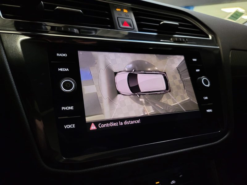 VOLKSWAGEN TIGUAN ALLSPACE 2023. Notre service de location avec chauffeur professionnel Auto Dakar met à votre disposition des conducteurs expérimentés et parfaitement formés. Cette prestation haut de gamme est idéale pour vos déplacements d'affaires, événements spéciaux ou découverte touristique du Sénégal.