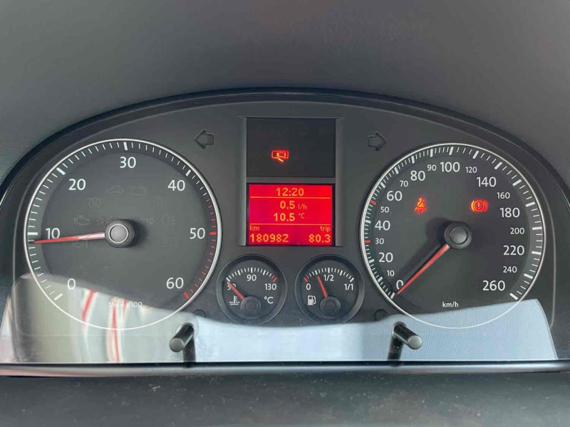 VOLKSWAGEN TOURAN 2003. Bénéficiez de l'expérience Auto Dakar pour vos achats et locations de véhicules