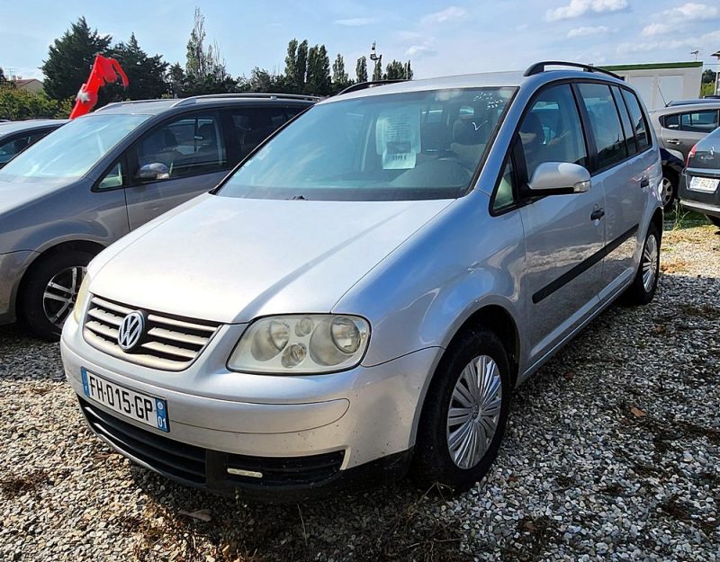 VOLKSWAGEN TOURAN 2004. Location de véhicules chez Auto Dakar : simplicité, rapidité et professionnalisme