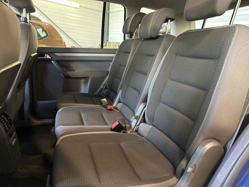 VOLKSWAGEN TOURAN 2011. Chez Auto Dakar, trouvez la voiture de vos rêves parmi notre vaste gamme de véhicules
