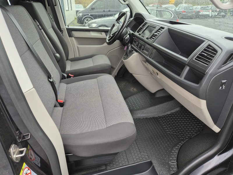 VOLKSWAGEN TRANSPORTER T6 CAMIONNETTE 2019. Auto Dakar propose une flotte diversifiée : berlines, SUV, 4x4, utilitaires et véhicules de luxe