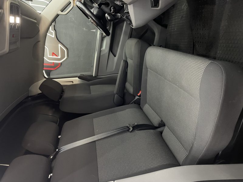 VOLKSWAGEN TRANSPORTER T6 CAMIONNETTE 2020. Le réseau de distribution Auto Dakar s'étend progressivement sur l'ensemble du territoire sénégalais pour rapprocher nos services de notre clientèle. Cette stratégie d'expansion géographique s'accompagne du maintien de nos standards de qualité et d'excellence.