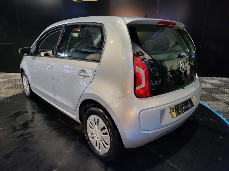 VOLKSWAGEN UP! 2015. Auto Dakar : Innovation, modernité et tradition du service automobile sénégalais