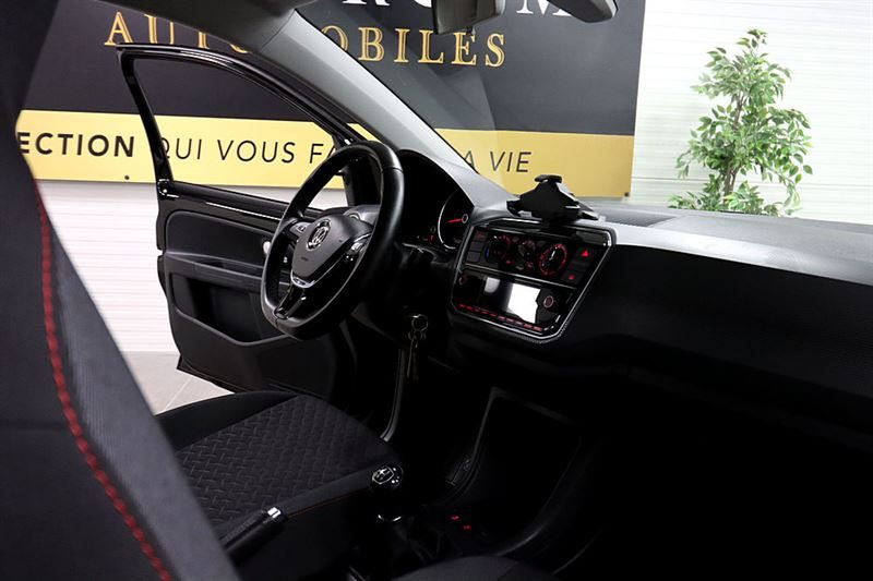 VOLKSWAGEN UP! 2019. Concessionnaire de référence, Auto Dakar vous garantit transparence et qualité