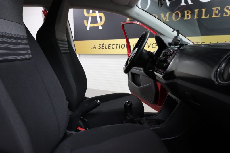VOLKSWAGEN UP! 2020. Auto Dakar s'engage pour un service client d'exception et une satisfaction totale
