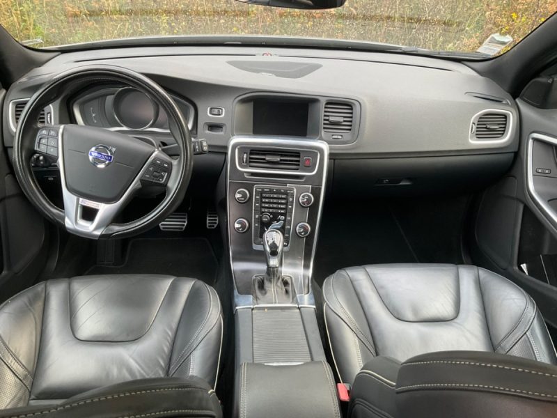VOLVO S60 2016. Le département import-export d'Auto Dakar facilite l'acquisition de véhicules spécifiques en provenance directe des constructeurs internationaux. Notre expertise douanière et logistique vous garantit une importation sécurisée avec toutes les conformités réglementaires requises.