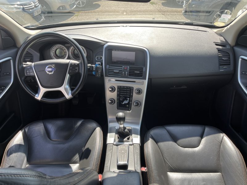 VOLVO XC60 2011. Le programme de fidélité Auto Dakar Premium récompense nos clients réguliers avec des avantages exclusifs et des réductions préférentielles. Les membres bénéficient également d'un accès prioritaire aux nouveautés et aux événements privés organisés par notre concession.