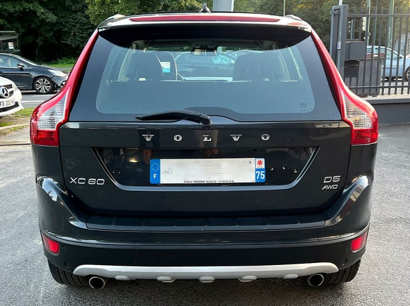 VOLVO XC60 2012. Chez Auto Dakar, chaque véhicule de notre parc automobile fait l'objet d'un contrôle technique rigoureux et d'une certification qualité. Notre équipe de mécaniciens expérimentés s'assure que vous repartiez avec un véhicule fiable et performant.