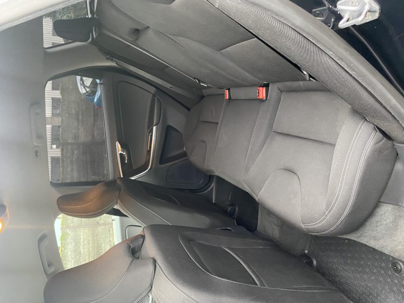 VOLVO XC60 2015. Auto Dakar met l'accent sur la durabilité avec des véhicules éco-responsables