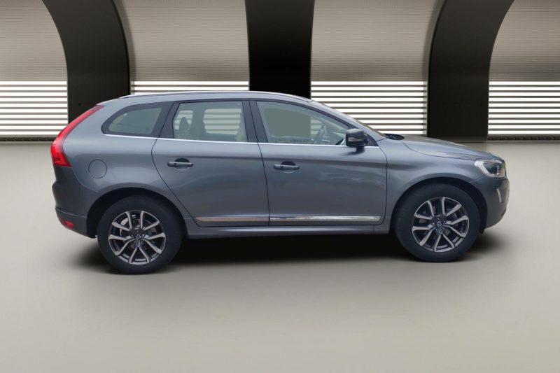 VOLVO XC60 D5 220CH 2015. Auto Dakar investit continuellement dans la formation de ses équipes pour maintenir le plus haut niveau d'expertise technique et commerciale. Cette politique de formation permanente nous permet de vous offrir des conseils pertinents et un service client d'excellence reconnu par nos clients.