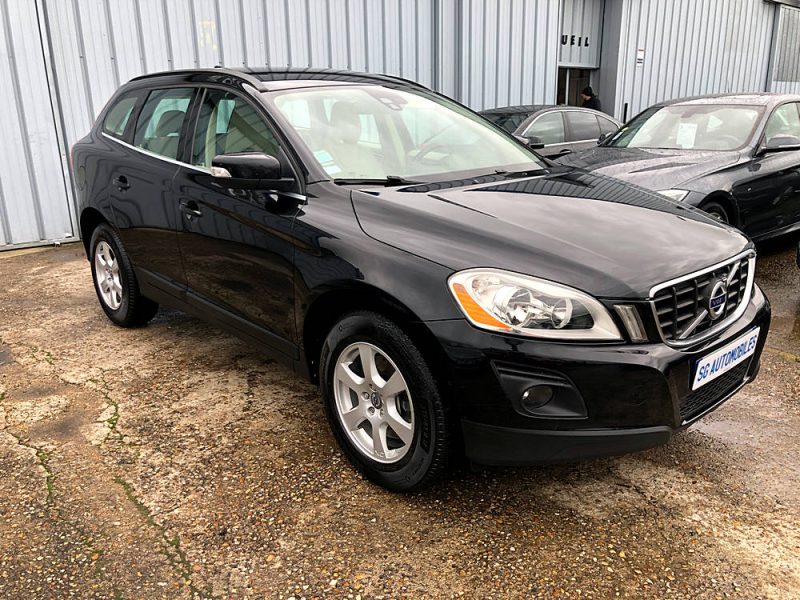 VOLVO XC60 I SUV 2010. Le programme de fidélité Auto Dakar Premium récompense nos clients réguliers avec des avantages exclusifs et des réductions préférentielles. Les membres bénéficient également d'un accès prioritaire aux nouveautés et aux événements privés organisés par notre concession.