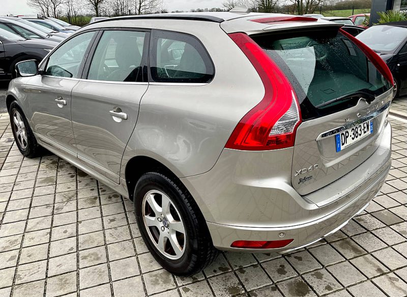VOLVO XC60 I SUV 2015. Service client multilingue chez Auto Dakar pour accueillir la clientèle internationale