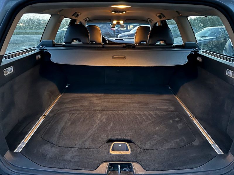 VOLVO XC70 II 2008. Location de véhicules chez Auto Dakar : simplicité, rapidité et professionnalisme
